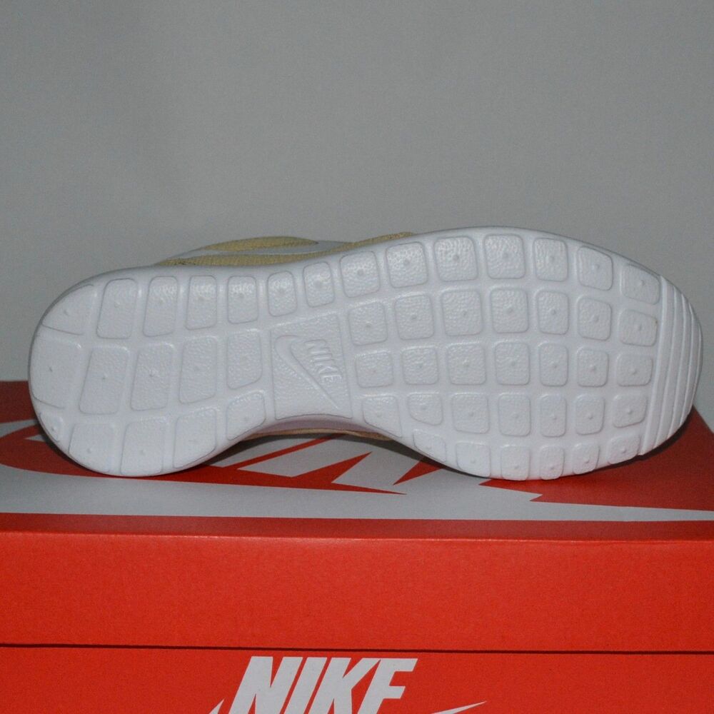 Nike Womens Roshe One Size 8 Desert Ore Tan Khaki 844994-202 Sneakers Shoes - Picture 5 of 6